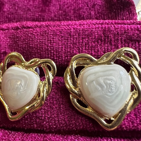 Zara Gold Heart Pearl Earrings - Picture 5 of 9